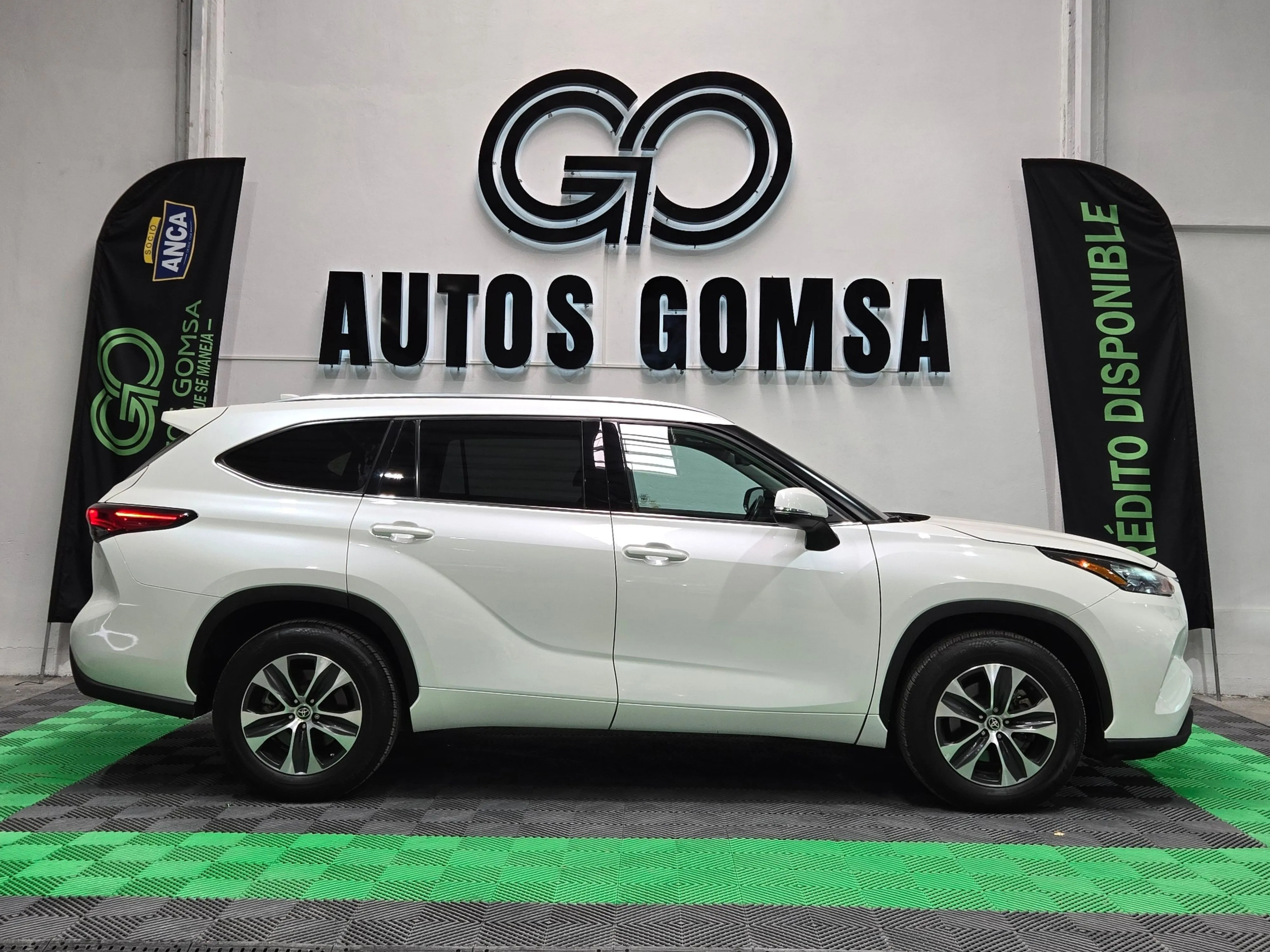Toyota Highlander XLE 2021