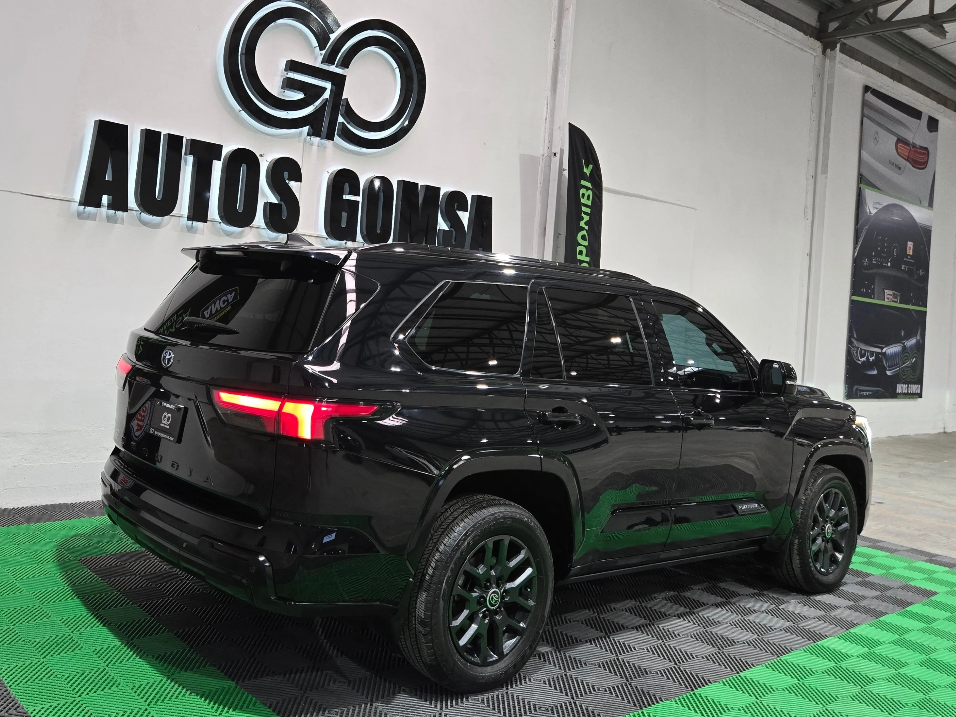 Toyota Sequoia Platinum Híbrida 2024